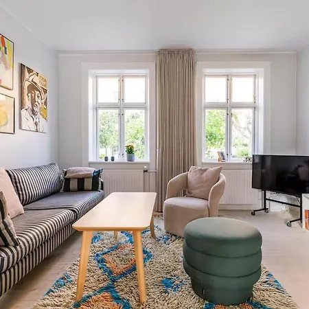 Historic Row House In Humleby Near Frederiksberg * København