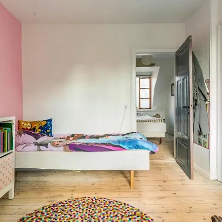 Historic Row House In Humleby Near Frederiksberg *