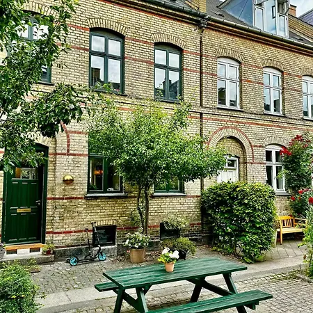 Historic Row House In Humleby Near Frederiksberg Feriehus